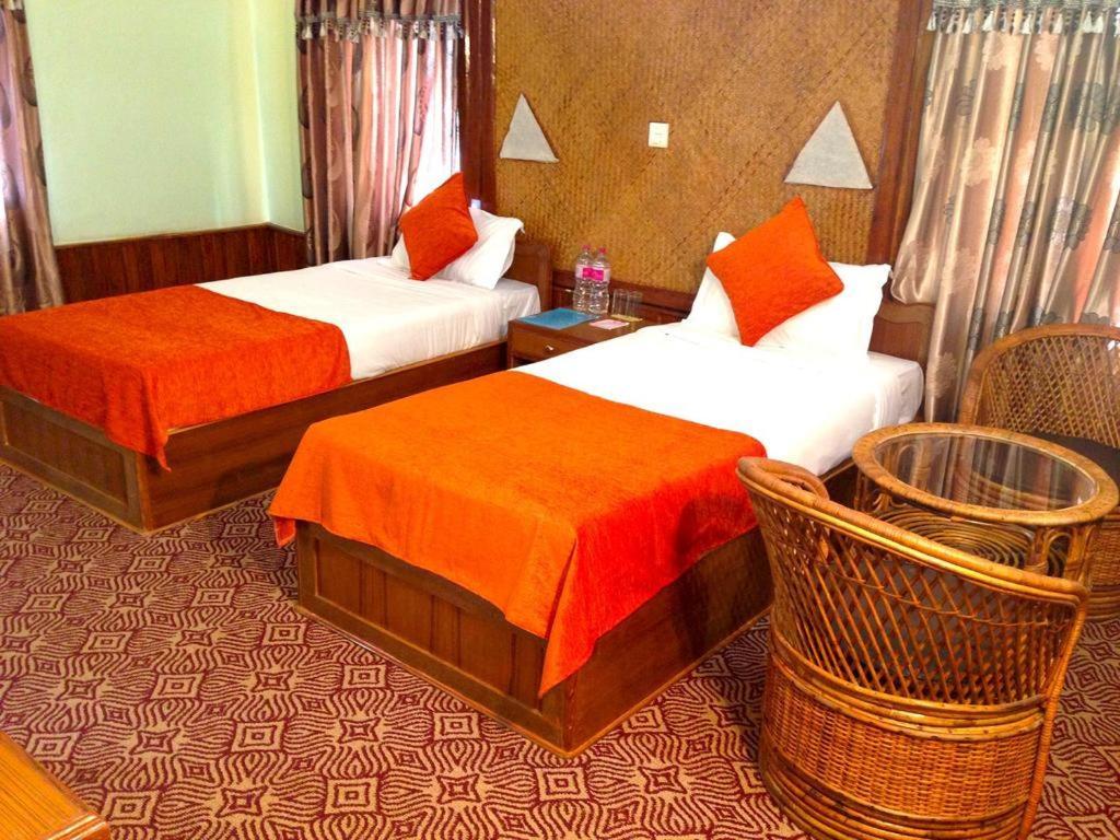 Himalayan Deurali Resort Pokhara Exteriör bild